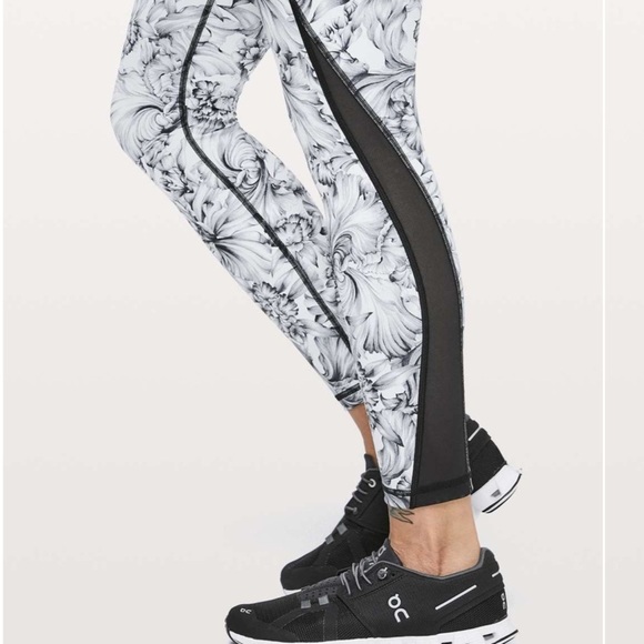 Lululemon Train Times 7/8 Pant *25" Light Garden White Black / Black size 6 - Picture 4 of 8